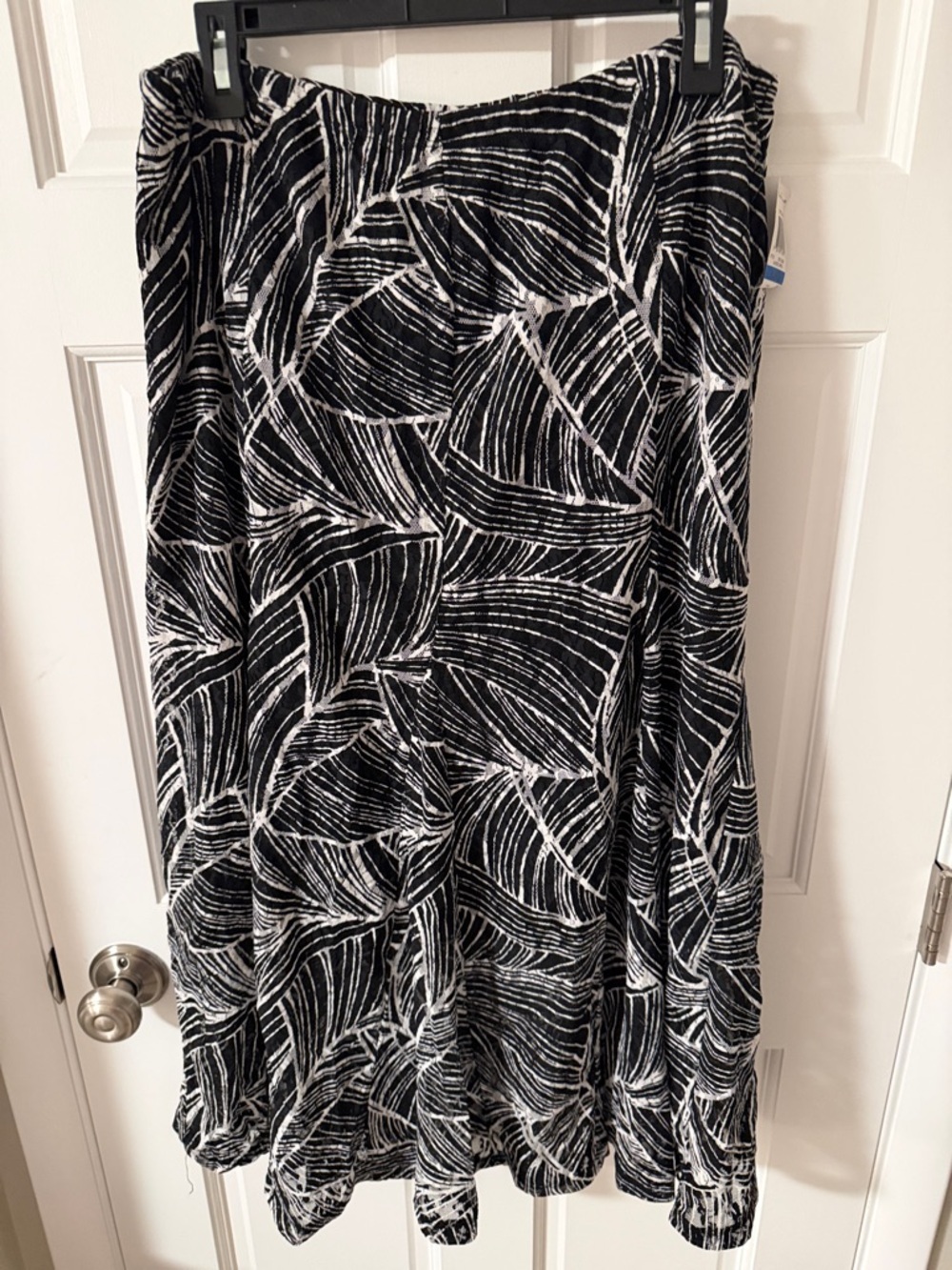 JM Collection Black White Flowy Midi Skirt Abstract Leaf Print Elastic Waist  XL